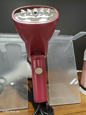 Fegen Sie Falten mühelos mit dem tragbaren Handsteamer LM-1903
