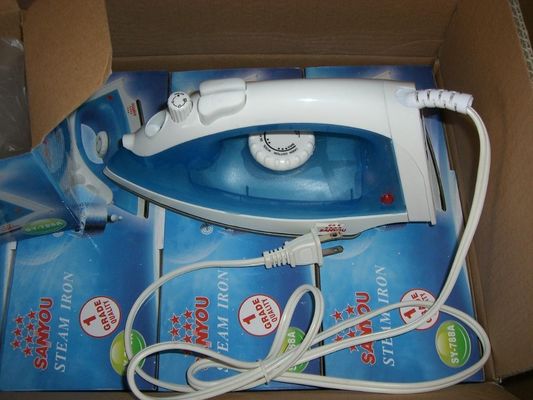Ein starkes 220-Volt-Dampf-Eisen für glatte und knackige Kleidung in 0,5 Minuten