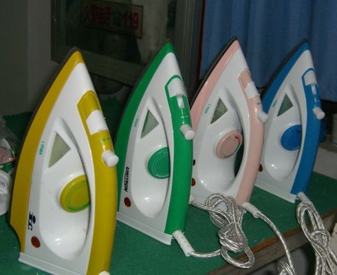 Schnell erhitzendes elektrisches Eisen mit 1,5 m Schnurlänge und 0,5 min Aufwärmzeit