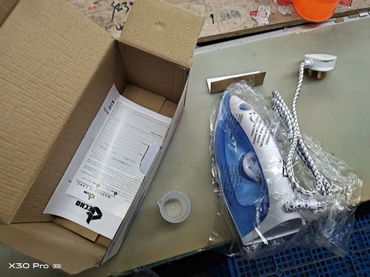 Mit dem LM-303 Dampfstahl bei 230 V erhalten Sie jedes Mal perfekt gepresste Kleidung